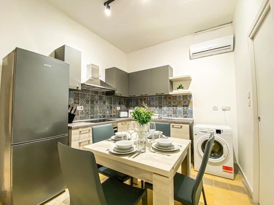 Earthly Escape 7 - Sliema Strand, Gzira Екстериор снимка